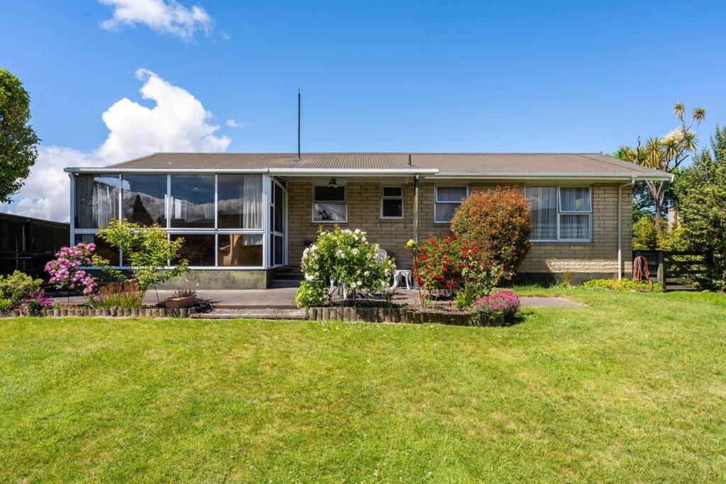 Classic Bach Taupo Exterior photo