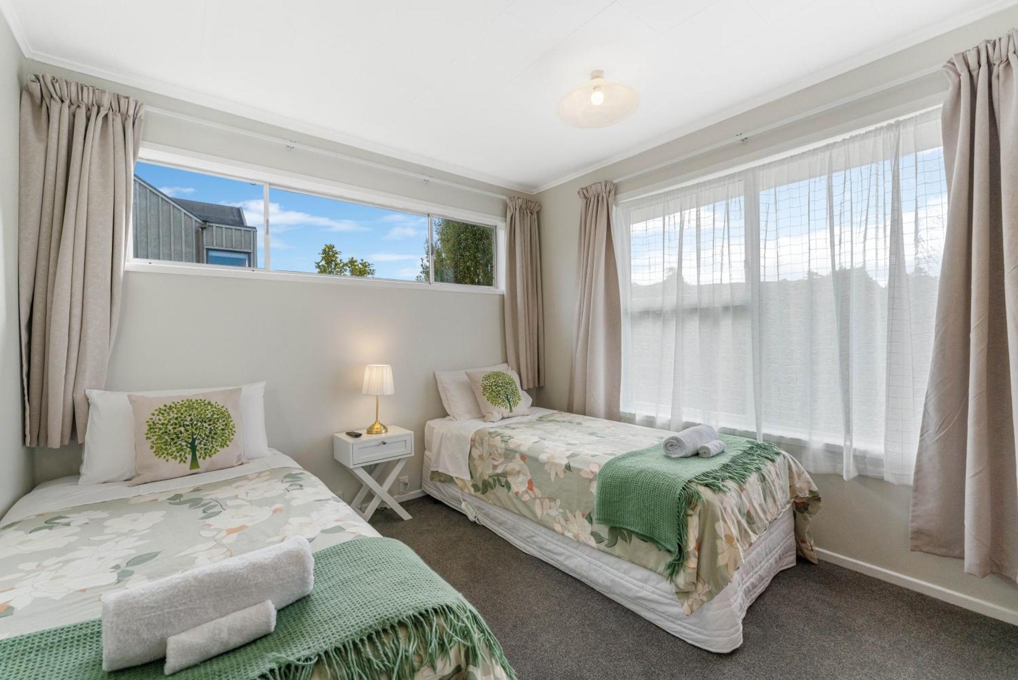 Classic Bach Taupo Exterior photo